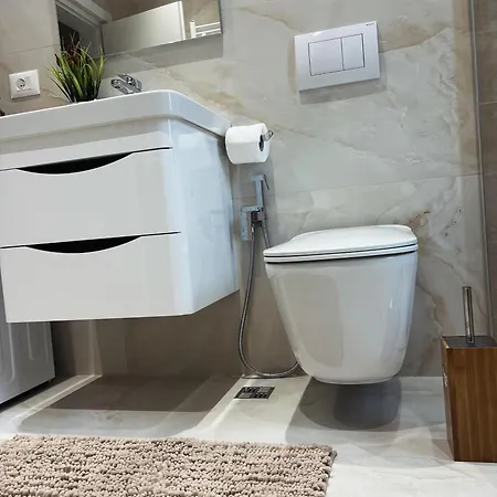 New Modern ティラナ